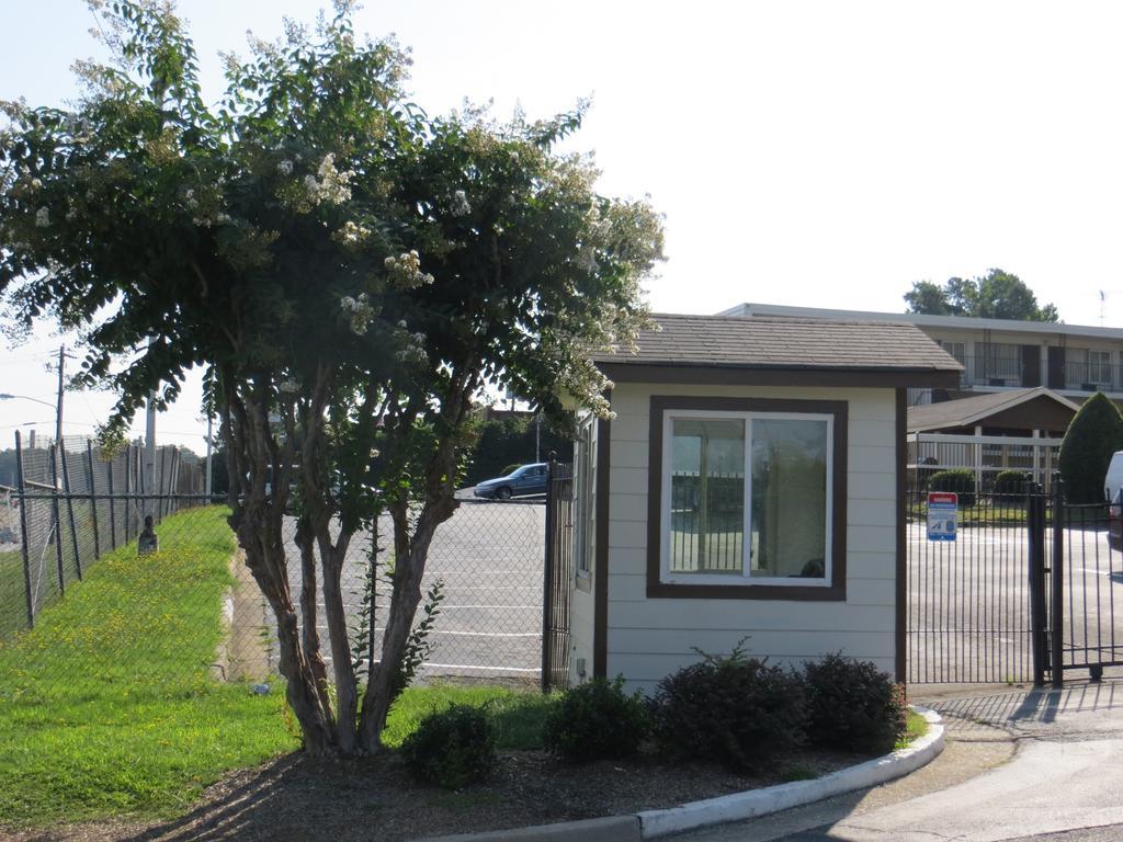 Budgetel Inn And Suites Lodge West Exterior foto
