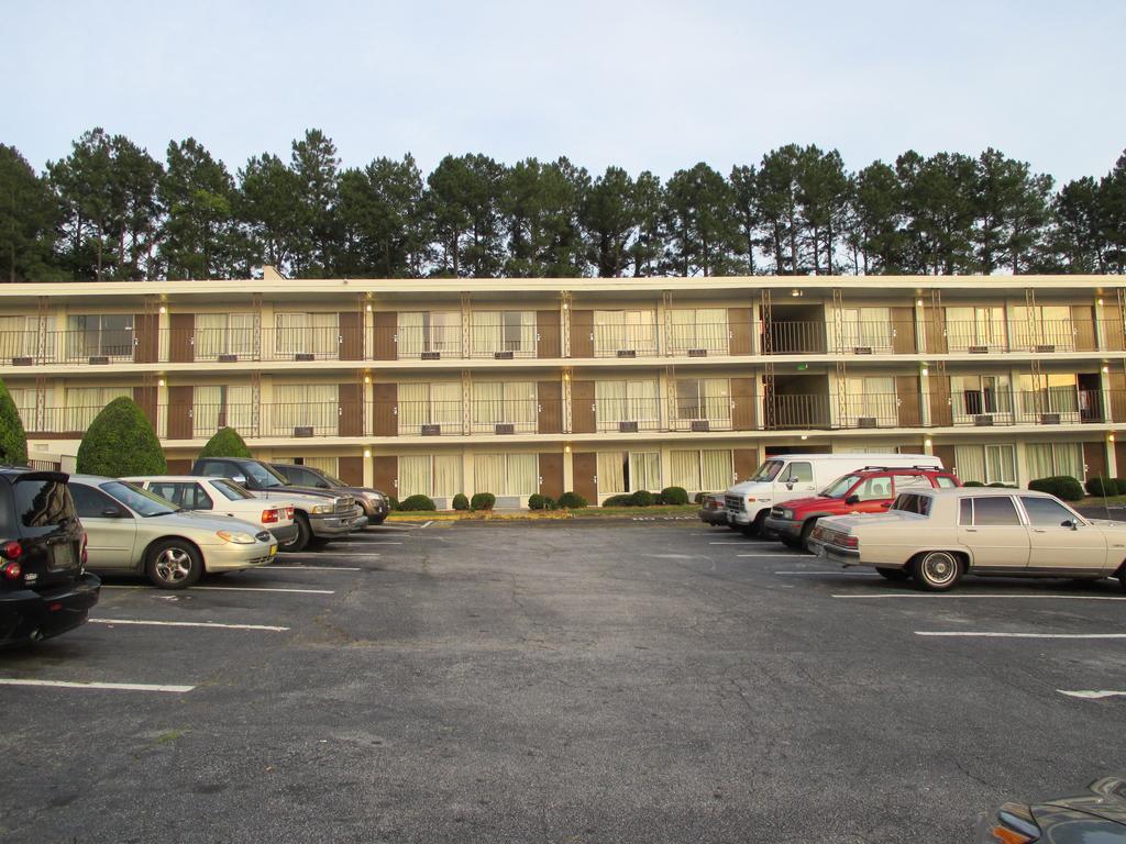 Budgetel Inn And Suites Lodge West Exterior foto