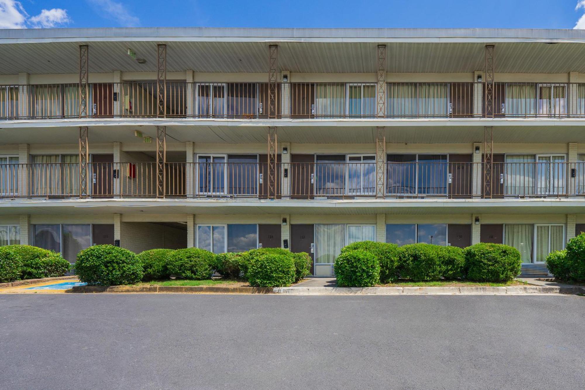 Budgetel Inn And Suites Lodge West Exterior foto